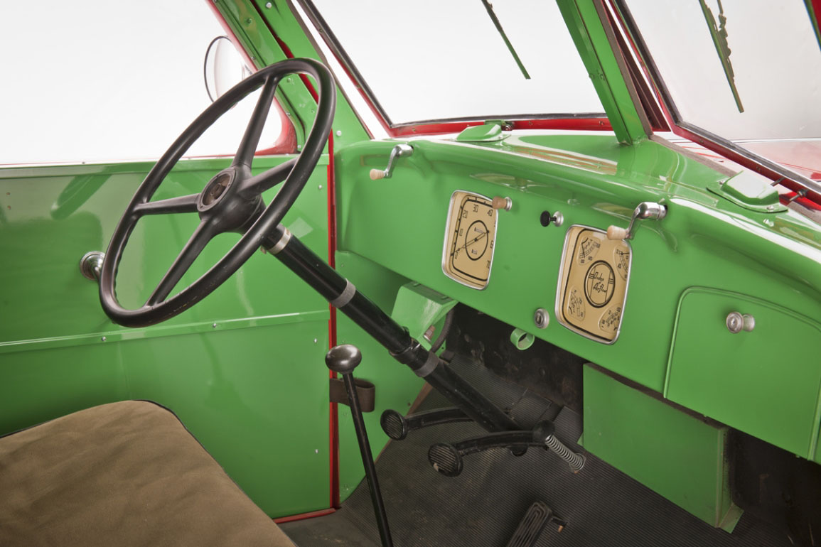 Dodge Airflow Tank Truck (1939) - Dashboard